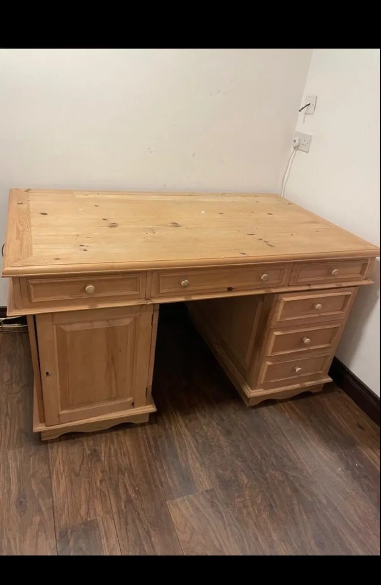 Desk - Image 2
