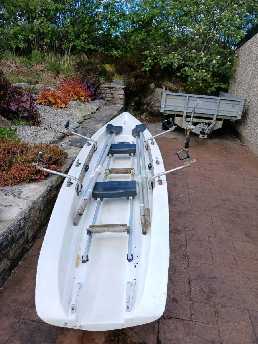 Virus yole one/two person rowing boat