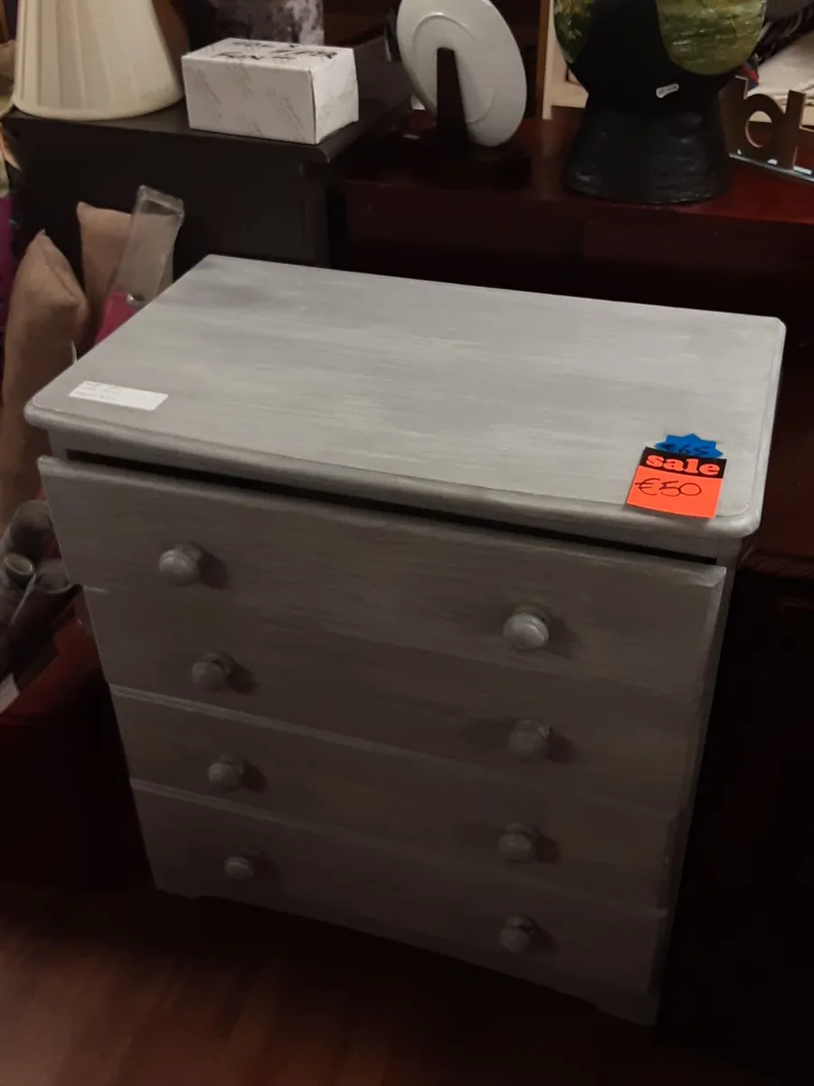 GREY CHEST OF DRAWERS - Image 1