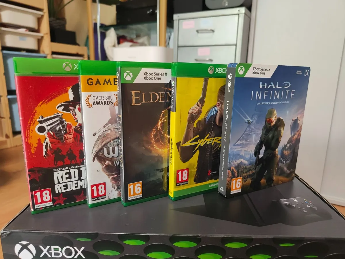 Xbox Series X 1TB Boxed Bundle + 2 Controllers + 5 - Image 4