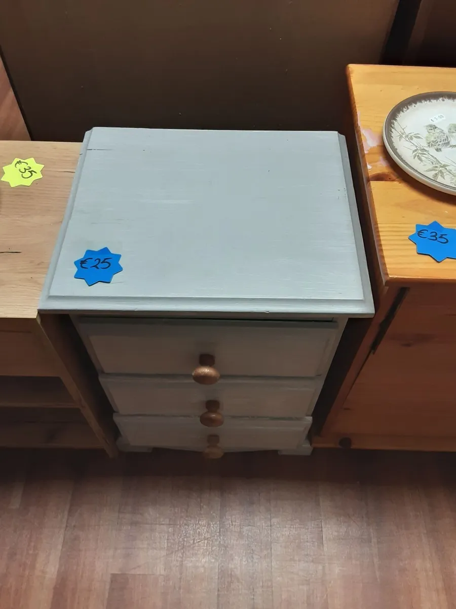 GREY BEDSIDE TABLE - Image 2