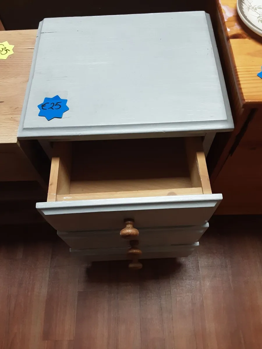 GREY BEDSIDE TABLE - Image 3