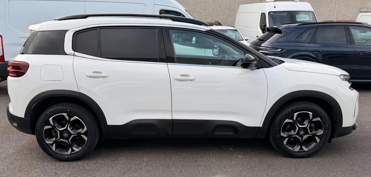 2023 Citroen C5 Aircross Commercial - Image 3