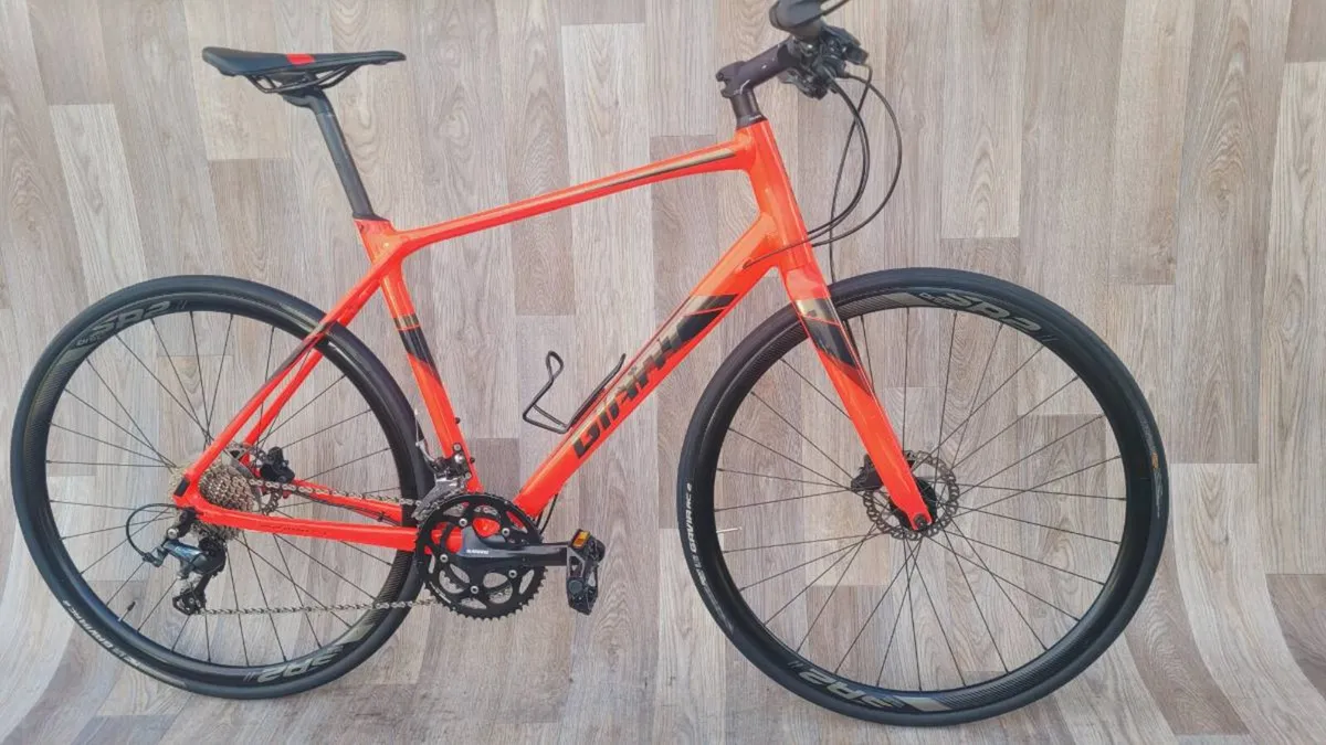 GIANT FASTROAD FLAT HANDEL BAR RACER - Image 2