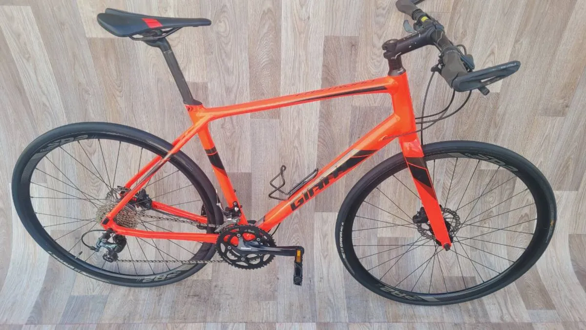 GIANT FASTROAD FLAT HANDEL BAR RACER - Image 3