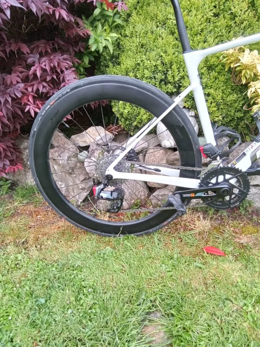 2026 Giant Defy Advanced Pro 1 Carbon Road Bike - Image 2