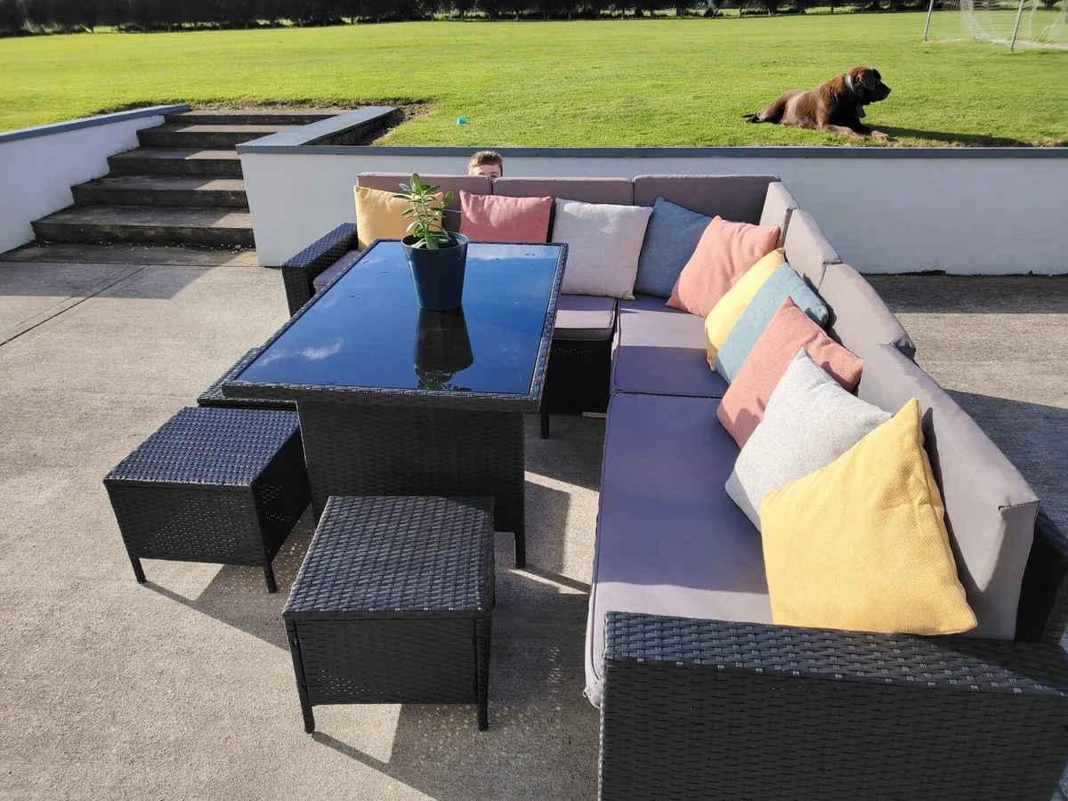 Garden furniture - Image 1