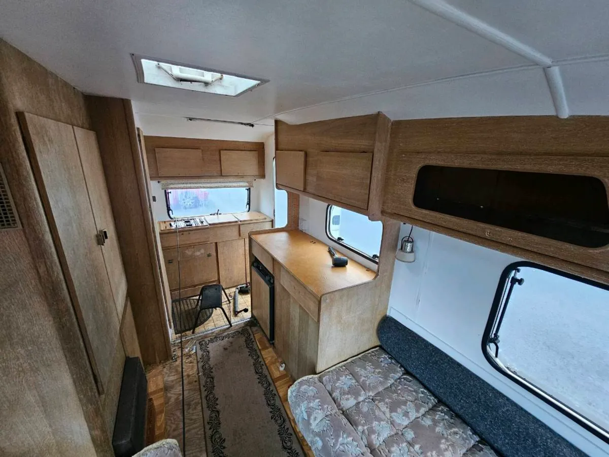 Caravan - Image 3