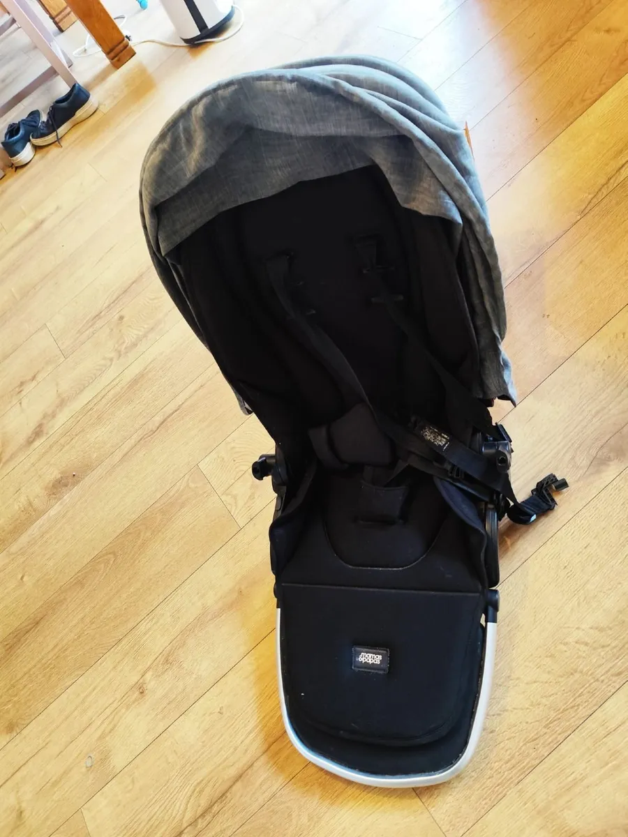 Mamas and Papas Flip XT2 Travel System from 2019 - Image 4