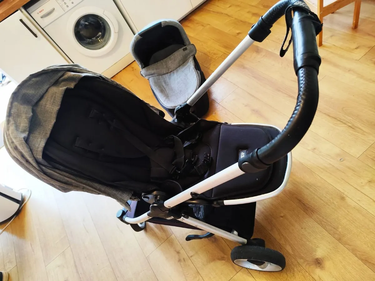 Mamas and Papas Flip XT2 Travel System from 2019 - Image 3