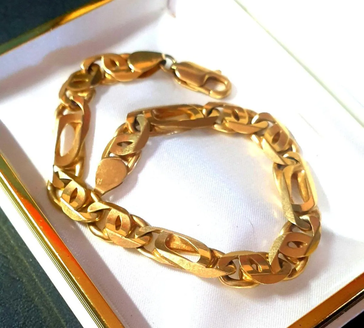 Vintage 9ct Gold Heavy Curb Link Bracelet - Image 3
