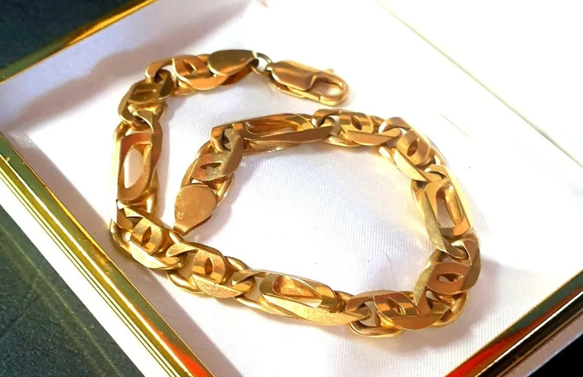 Vintage 9ct Gold Heavy Curb Link Bracelet - Image 4
