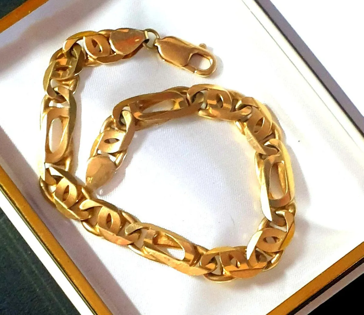 Vintage 9ct Gold Heavy Curb Link Bracelet - Image 2