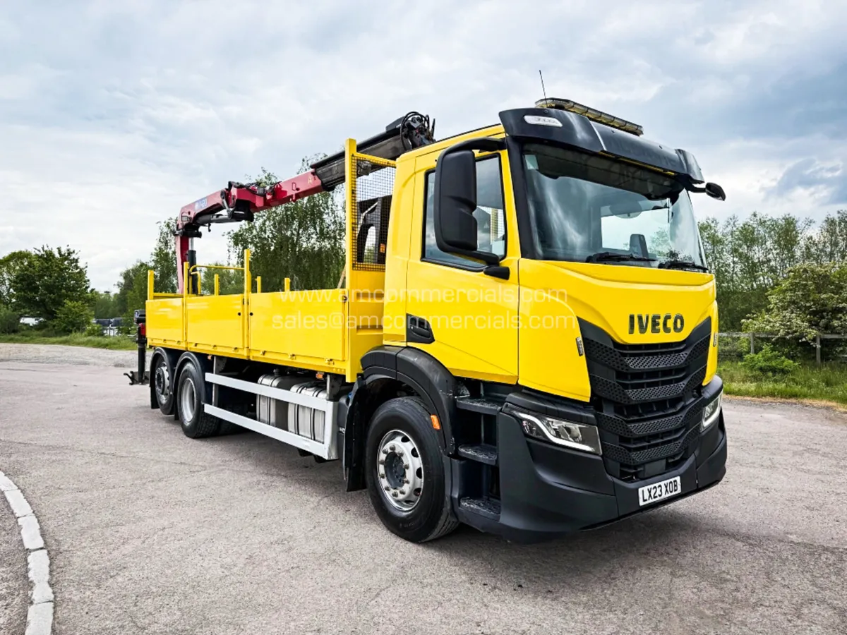 2023 IVECO S-WAY 330 DROPSIDE BRICK CRANE - Image 1