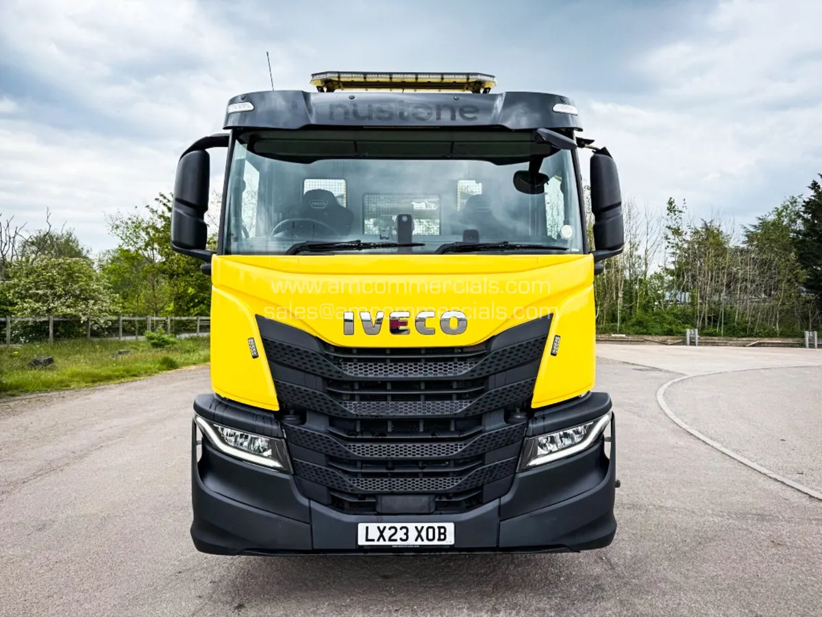 2023 IVECO S-WAY 330 DROPSIDE BRICK CRANE - Image 2