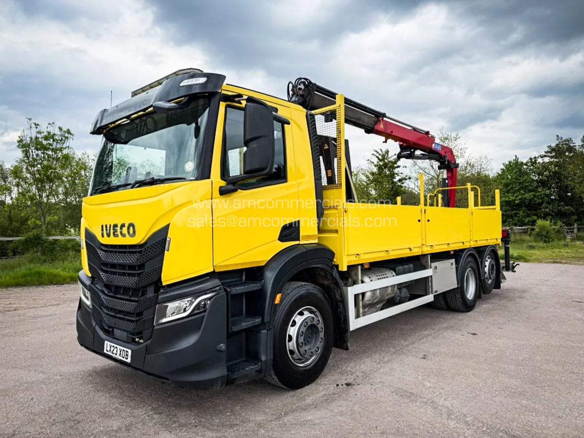 2023 IVECO S-WAY 330 DROPSIDE BRICK CRANE - Image 3