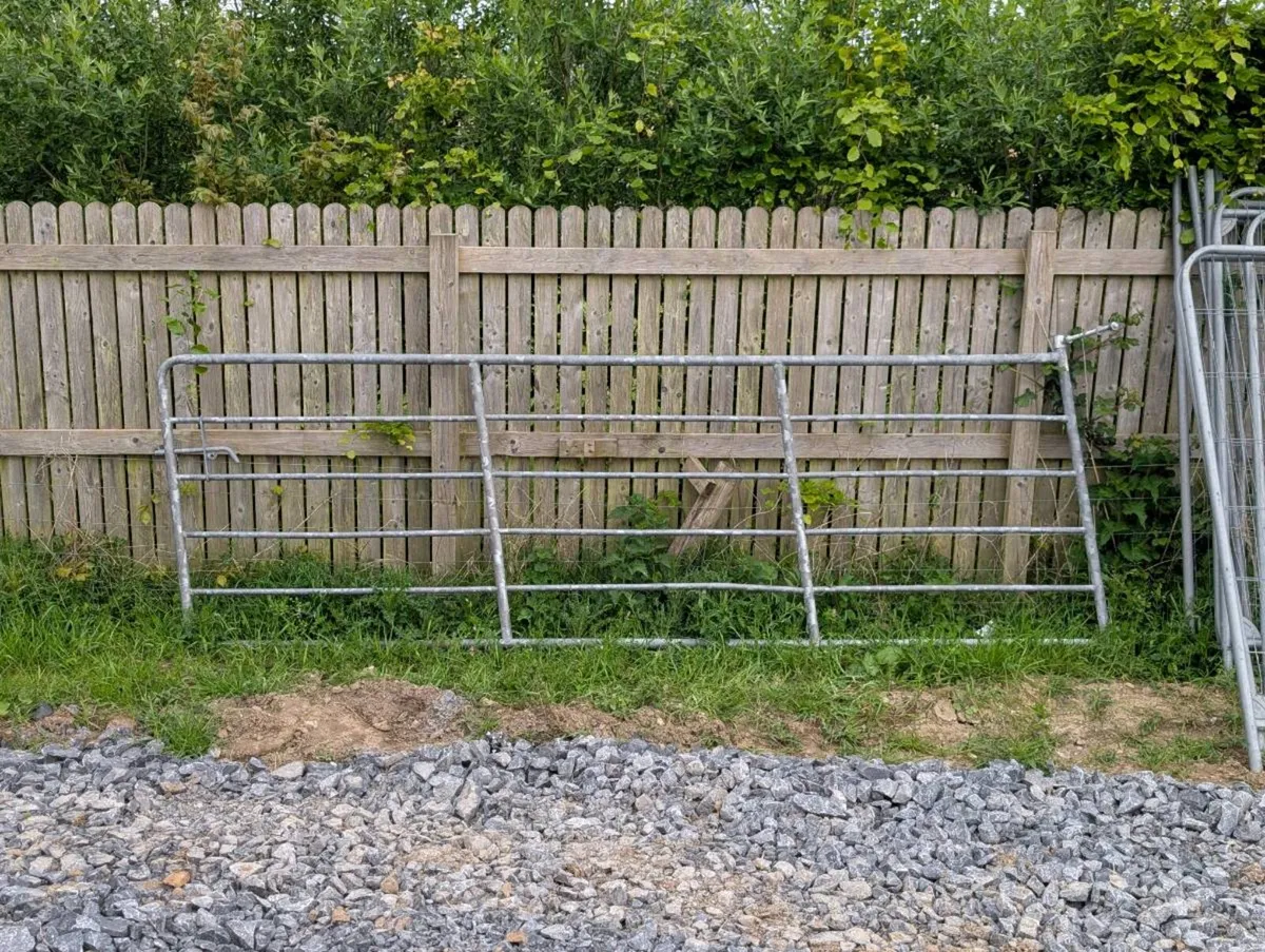 Gate