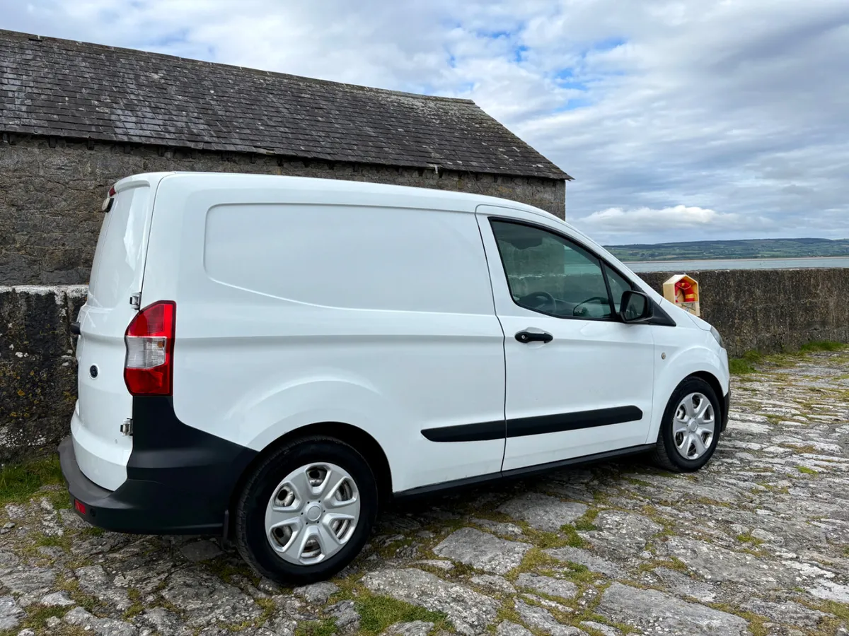 Ford Transit Courier 2016 - Image 4