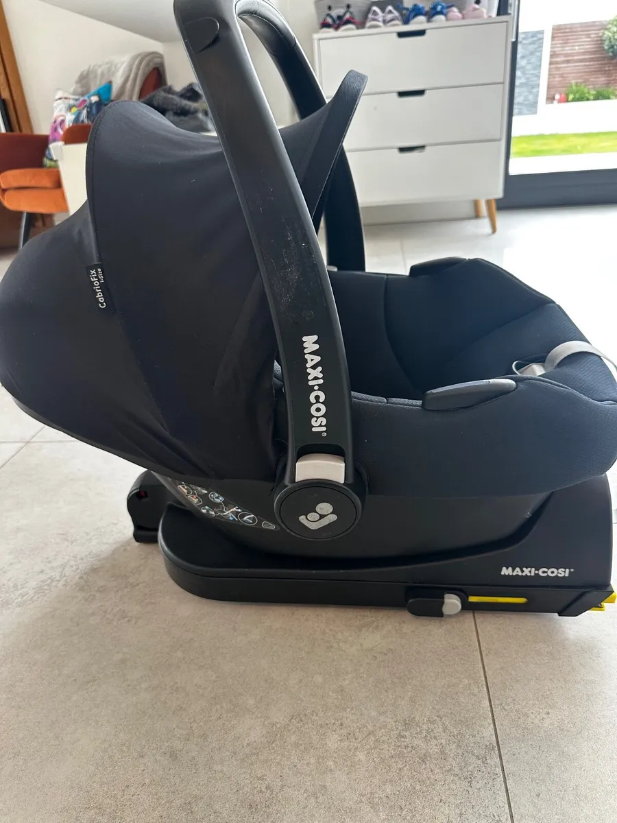 Maxi Cosi Isofix Infant Car Seat - Image 3