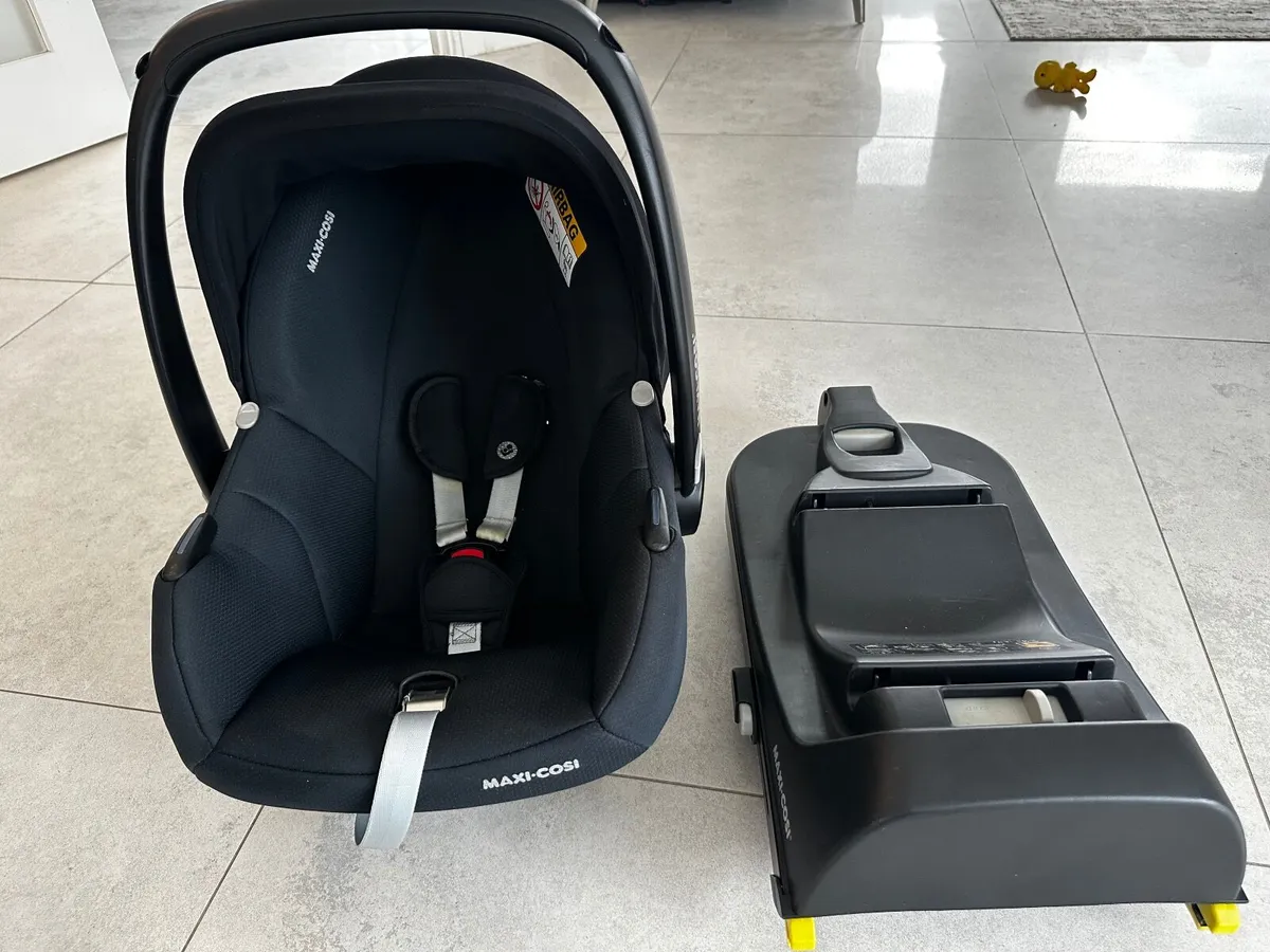 Maxi Cosi Isofix Infant Car Seat - Image 1