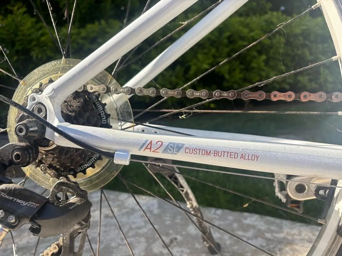 Hybrid bike - Image 4