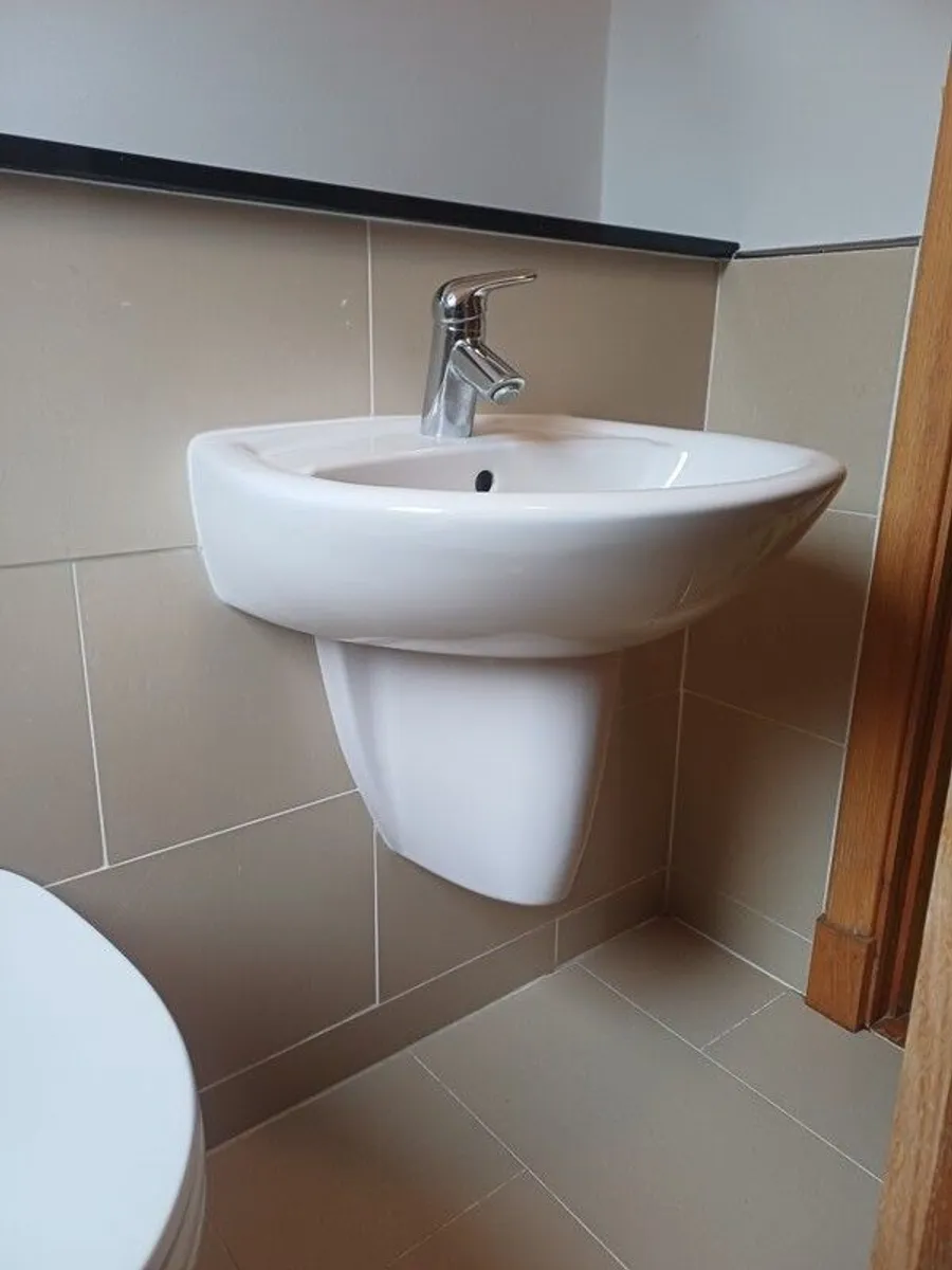 bathroom - Image 1