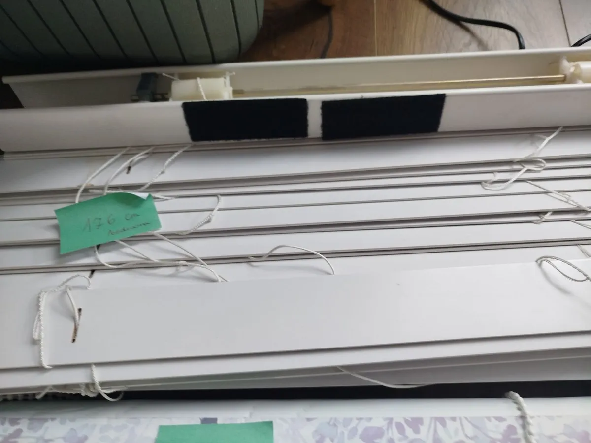 Bedrooms and kitchan blinds - Image 1