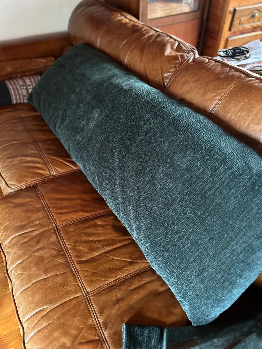 Long cushion - Image 1