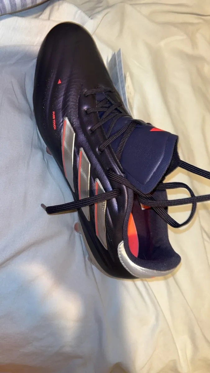 Football boots - Image 1