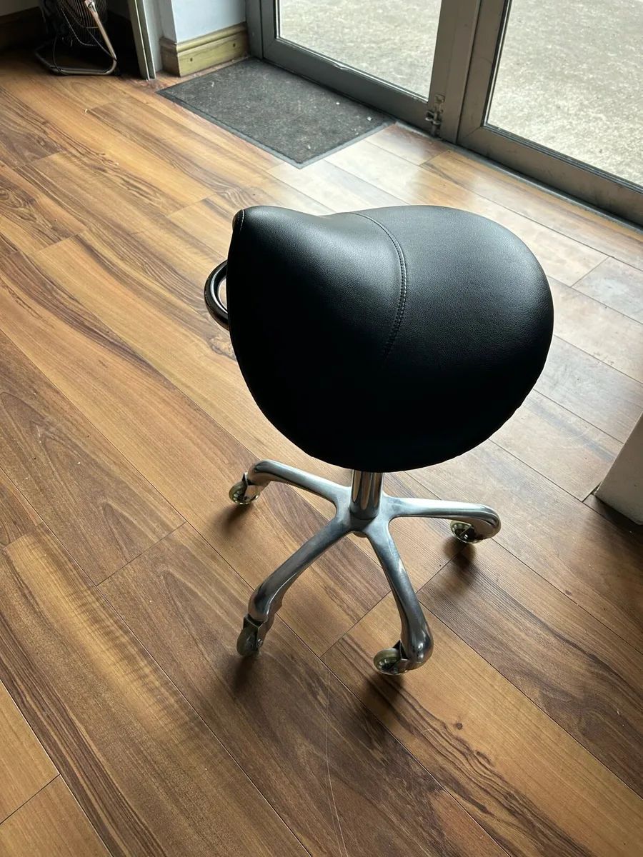 Hair salon furniture need to sell asap - Image 4