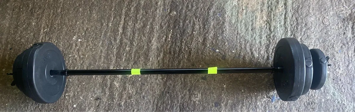 Weights and lifting bar - Image 1