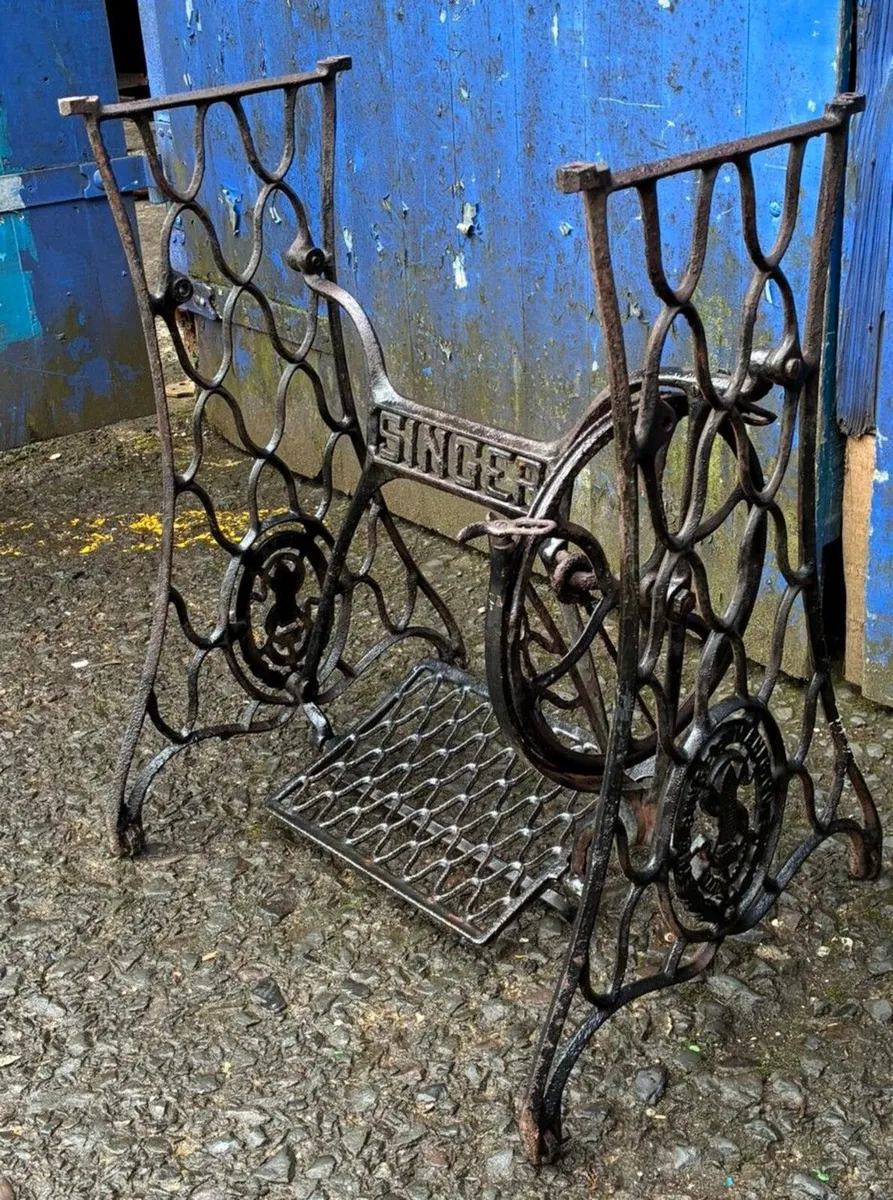 Singer Base Table - Image 2