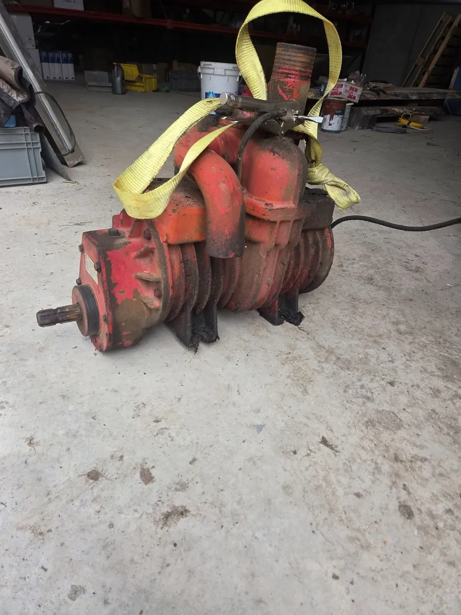 Vacuum pump - Image 1