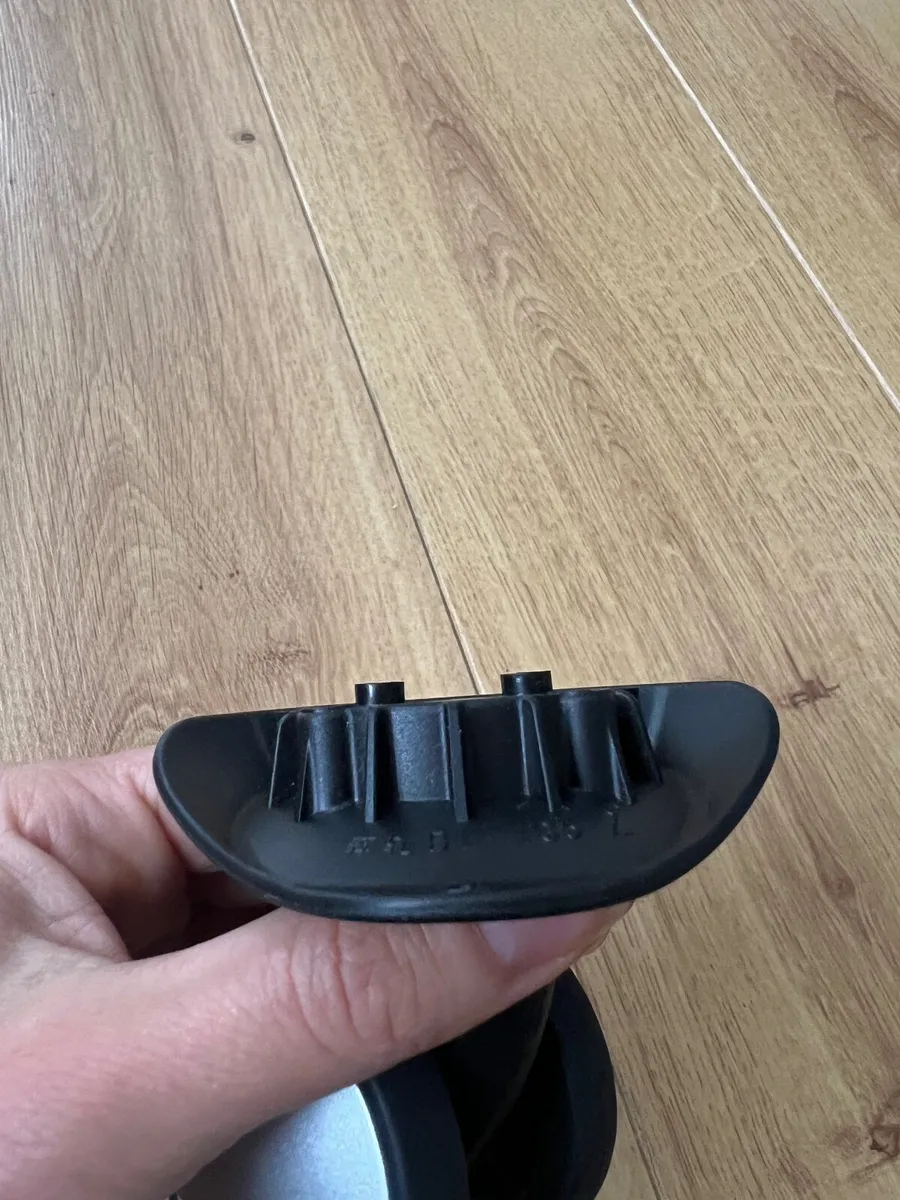 Suitcase wheels spare - Image 4