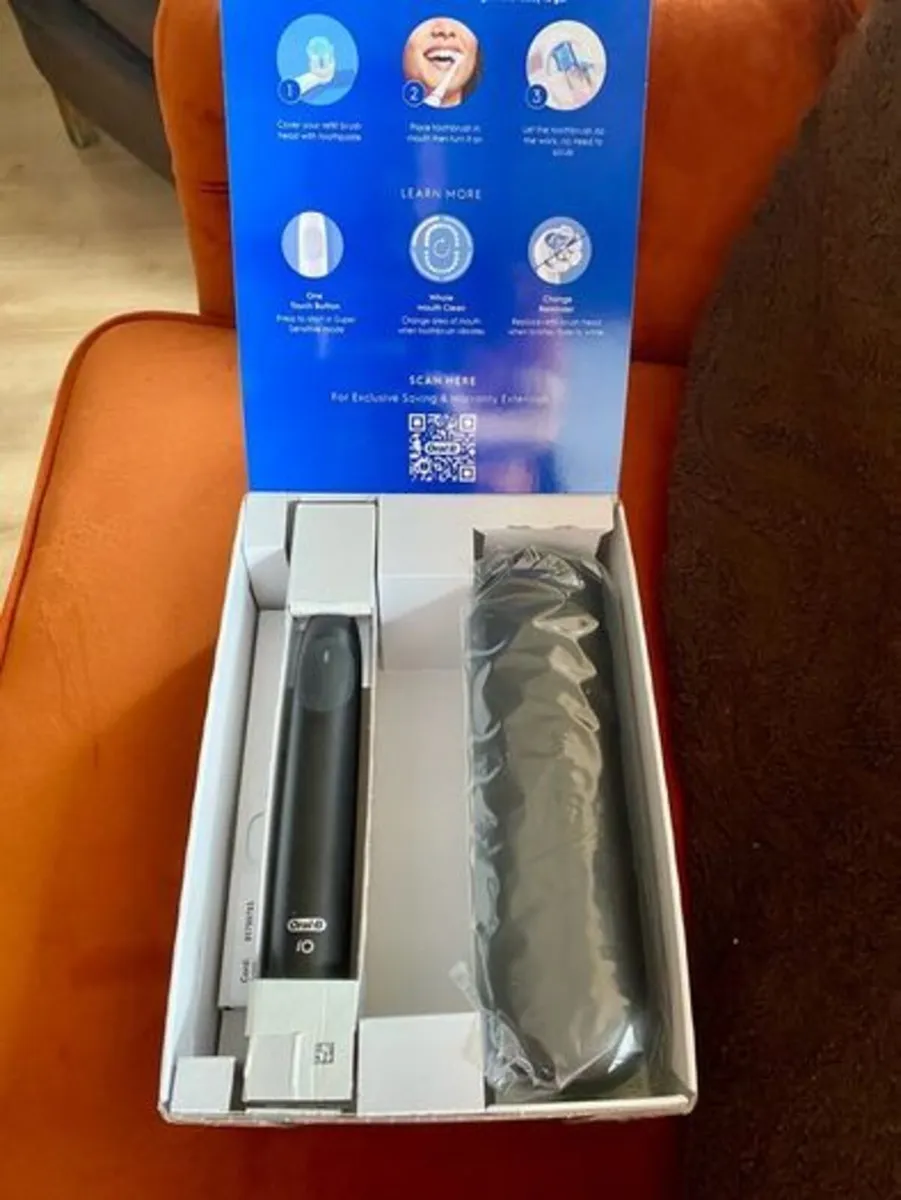 Oral-B iO Series 2 Electric Toothbrush - Image 2