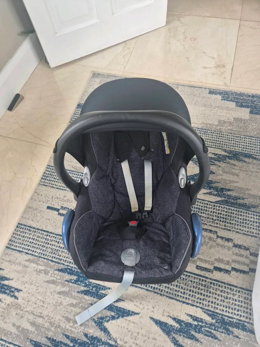 Car seat - Image 1