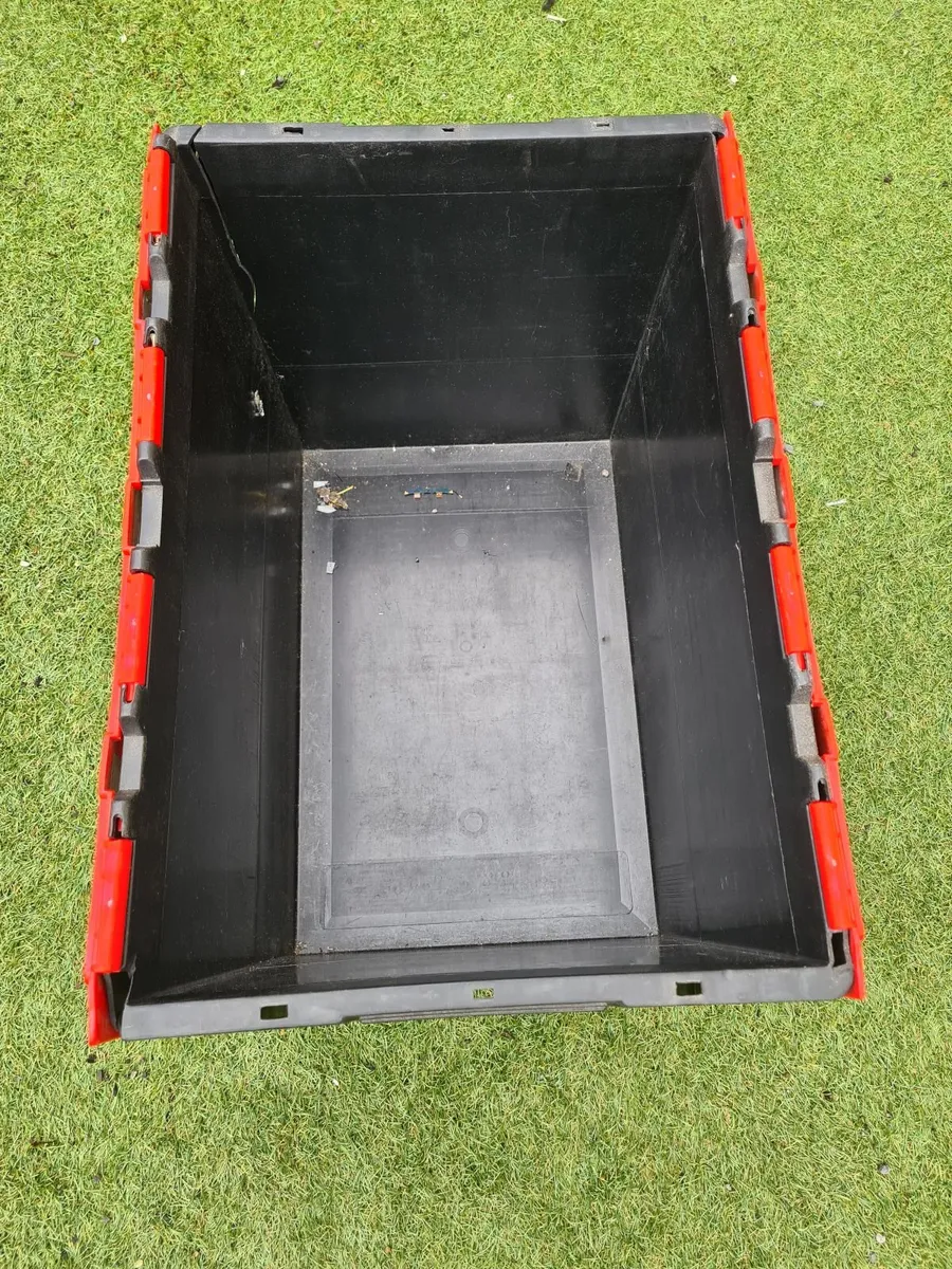Collection of 4 x  large plastic storage boxes - Image 2