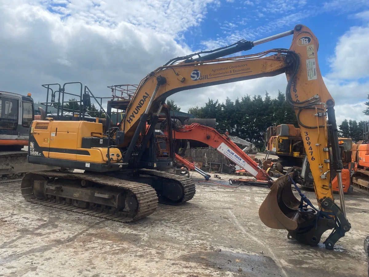 Hyundai HX140LC Dismantling - Image 4