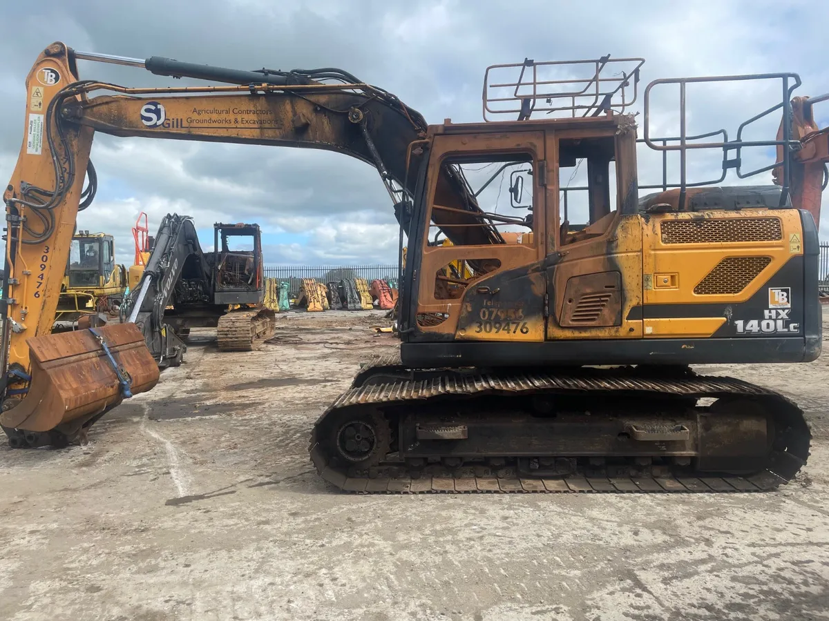 Hyundai HX140LC Dismantling - Image 2