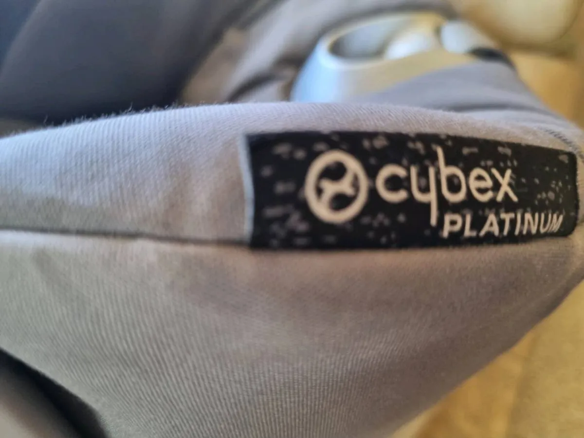 Cybex platinum baby car seat swivels collection ar - Image 2