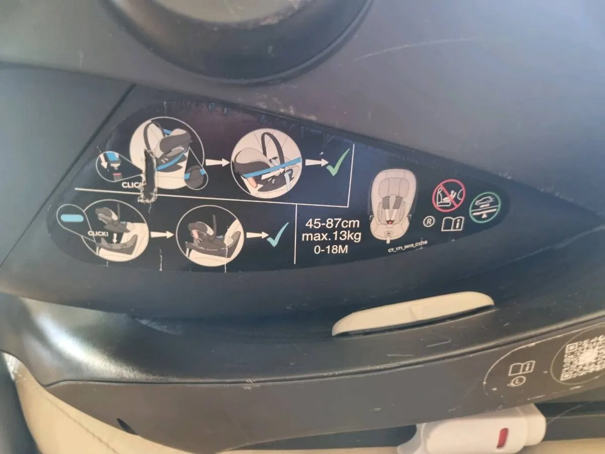 Cybex platinum baby car seat swivels collection ar - Image 4