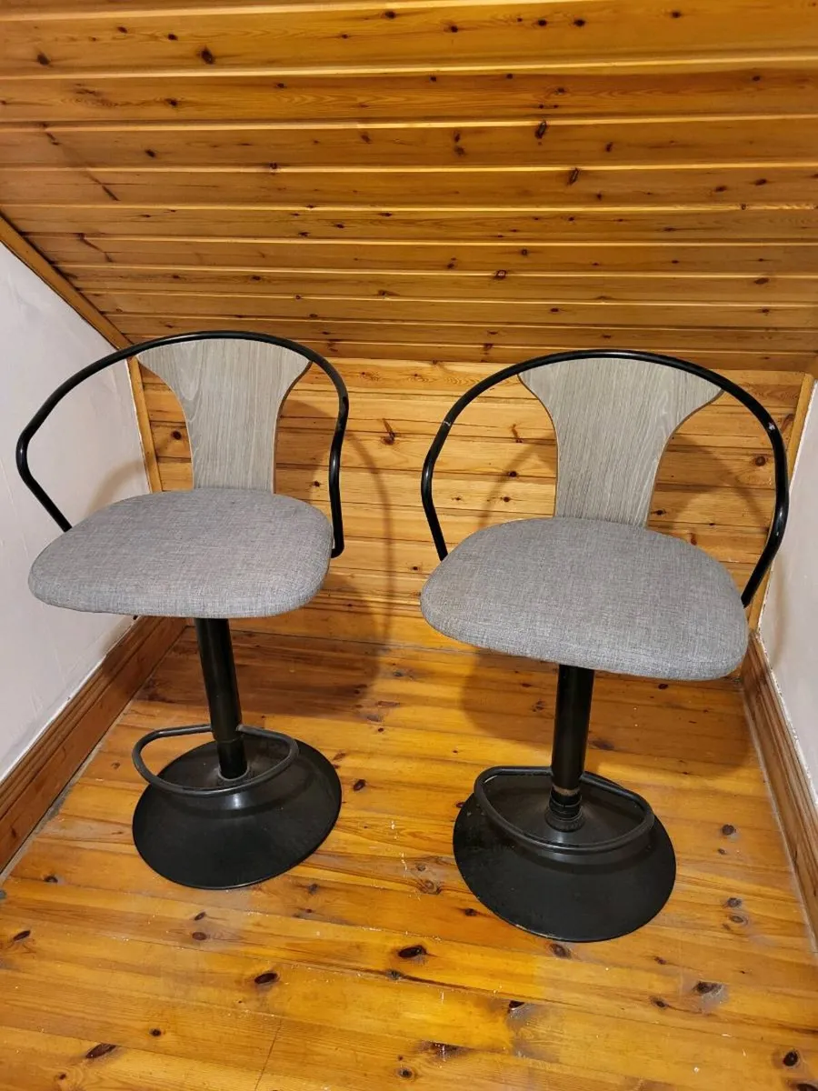 Bar stools x 2 - Image 1