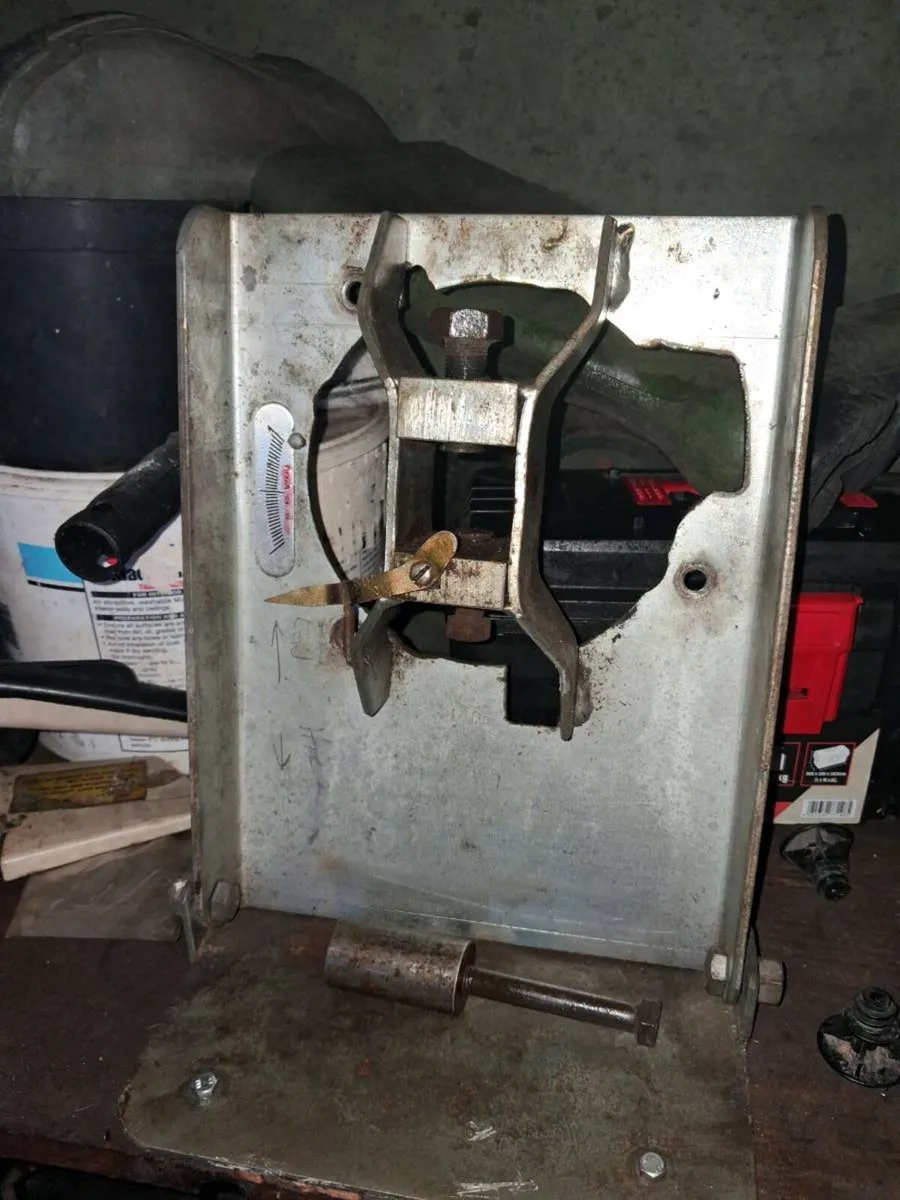 Lawnmower crank shaft straightener . - Image 2