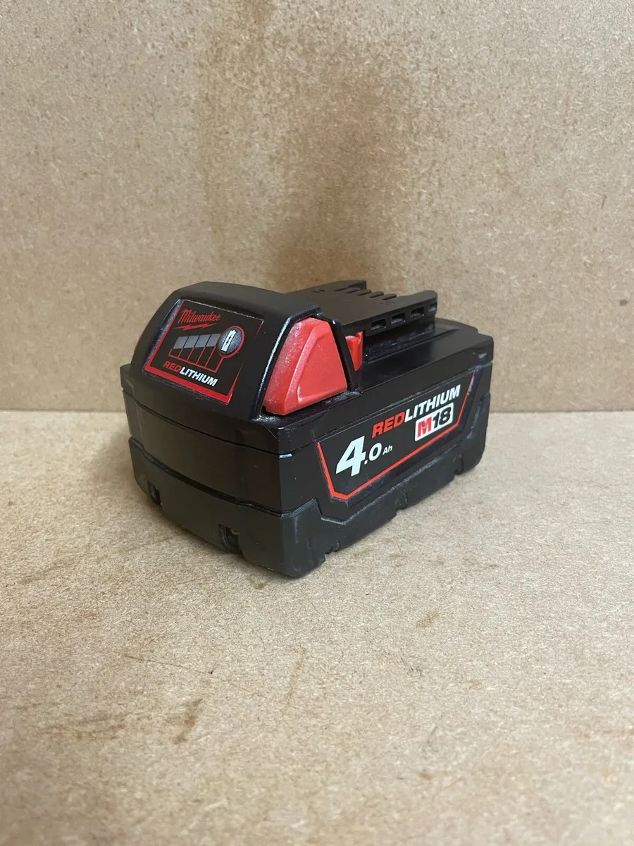 Milwaukee M18 4Ah Battery - Image 2