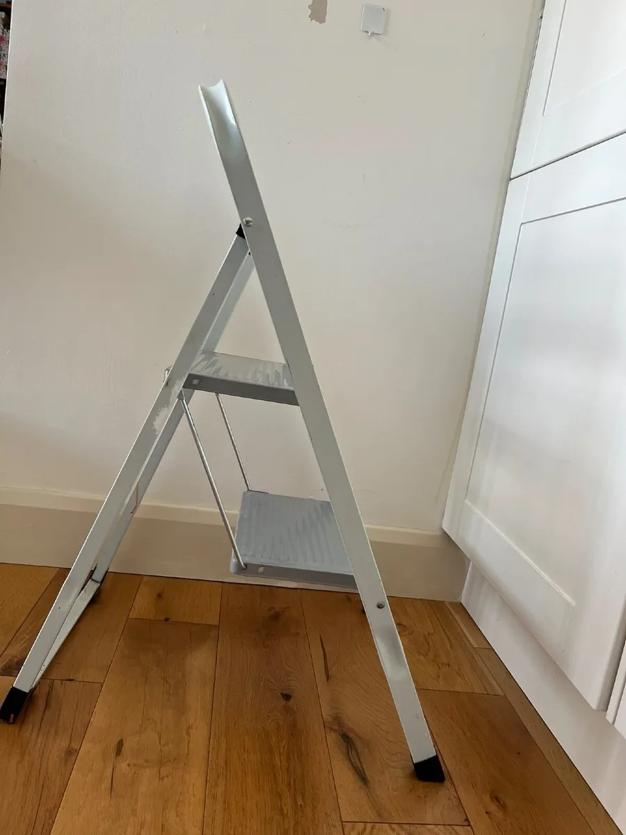 Step stool - Image 1