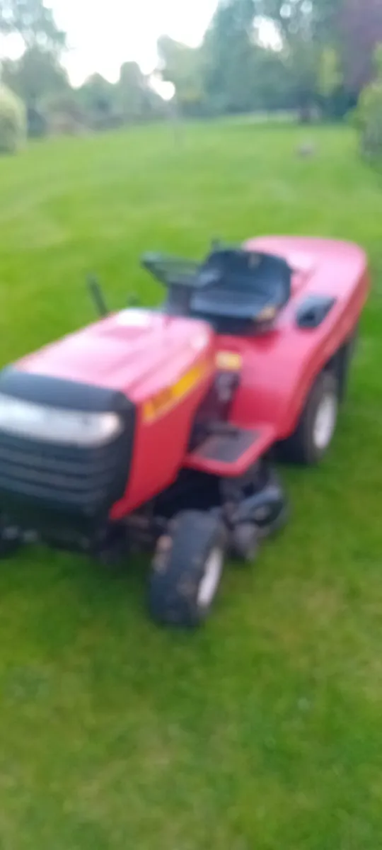 Ride on lawnmower - Image 1