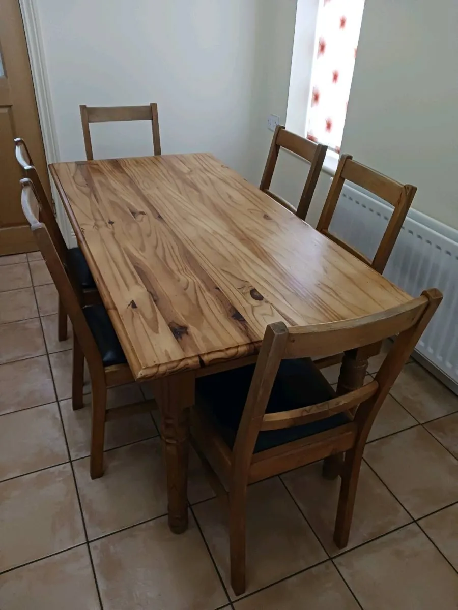 Kitchen table and chairs - Image 1