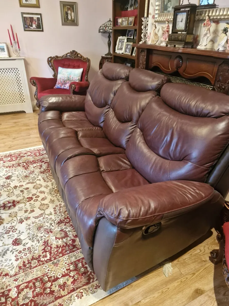 3 Seater leather couch - Image 3