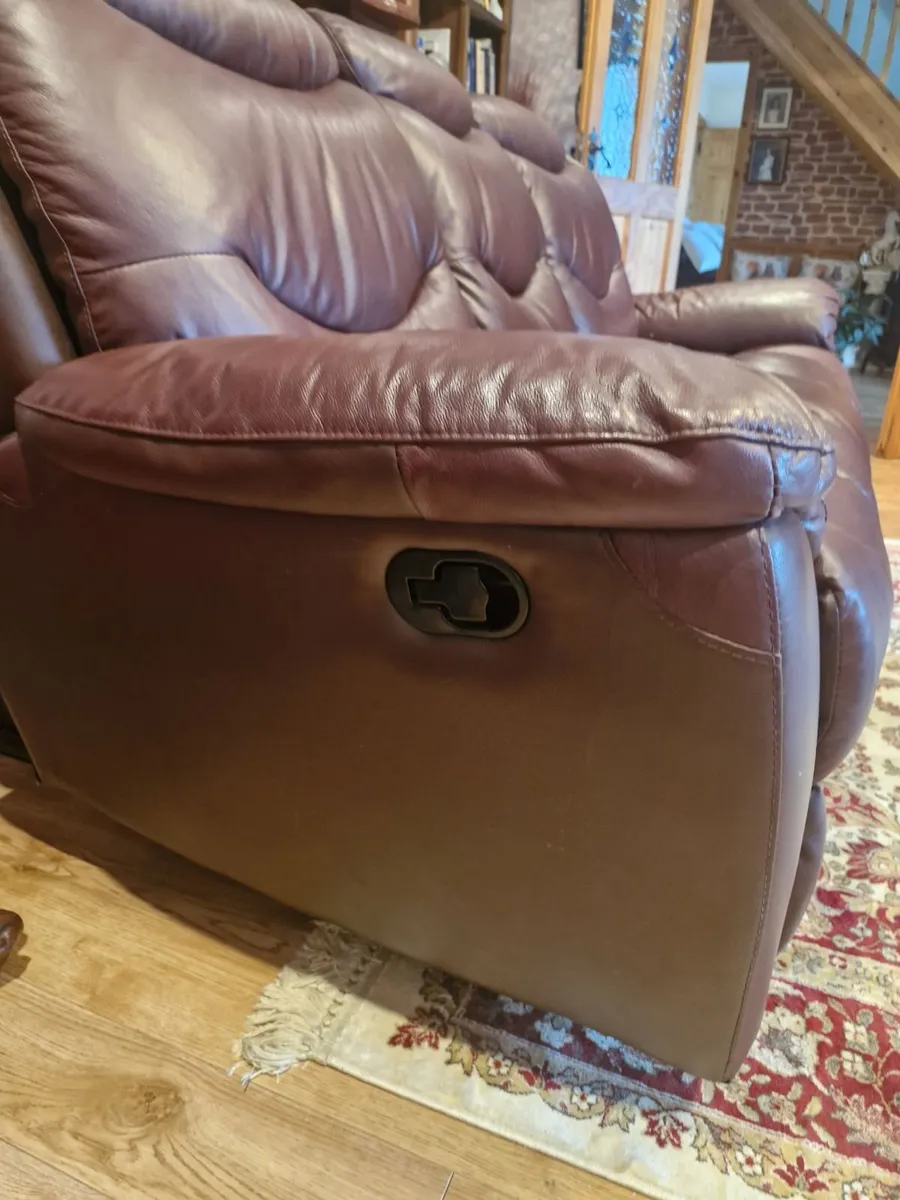 3 Seater leather couch - Image 4