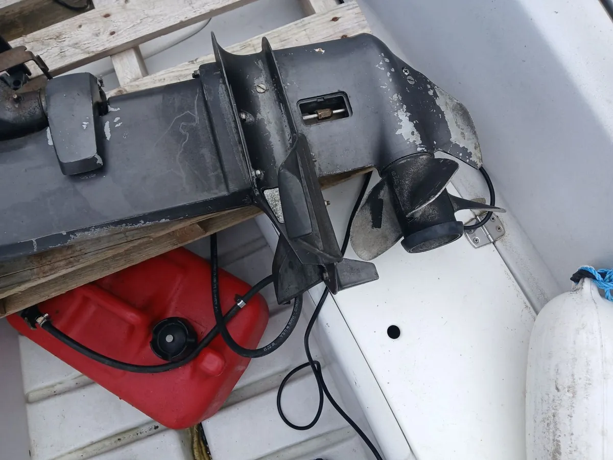 Outboard motor - Image 1